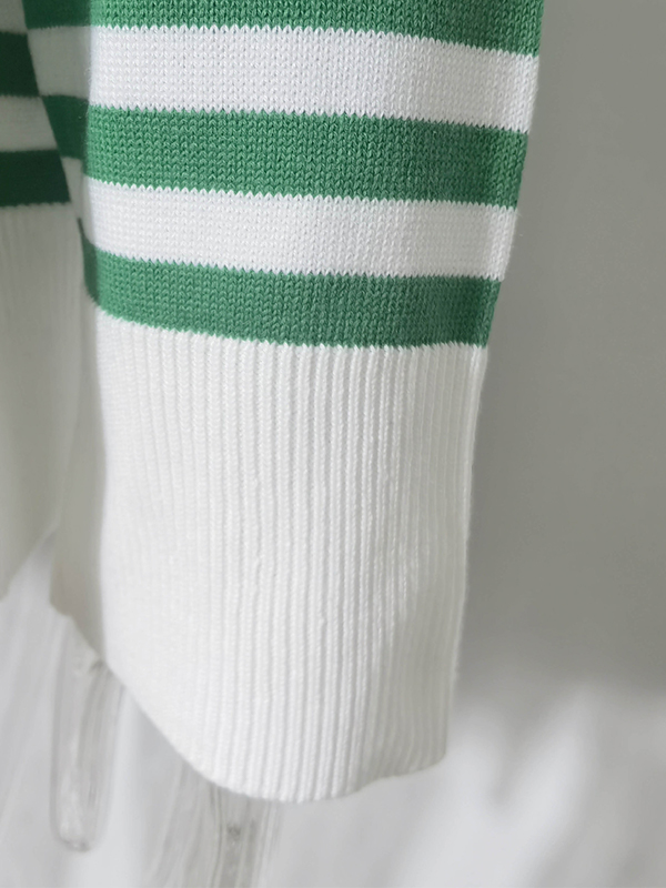 Gestreifter, lockerer Pullover mit überschnittener Schulter und Schlitz-2